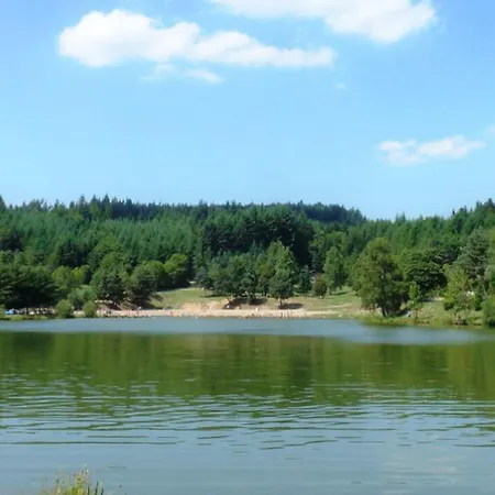 Mobil-home 4 Pers Avec & Salon De Jardin - Api-1-52-1354 * Champagnac-le-Vieux