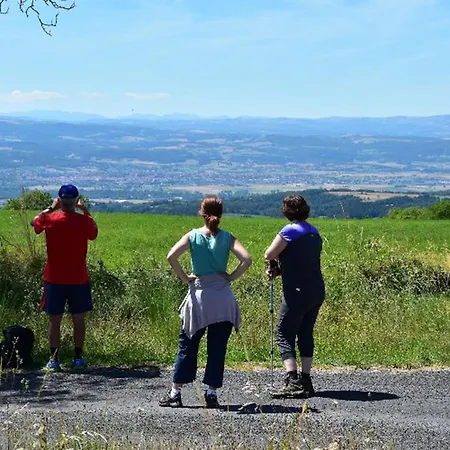 Mobil-home 4 Pers Avec & Salon De Jardin - Api-1-52-1354 * Champagnac-le-Vieux